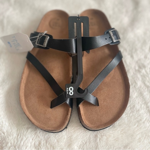 Time and Tru Shoes - Time and Tru Women's‎ Asymmetric Strap Sandals Size 8.5 NWT